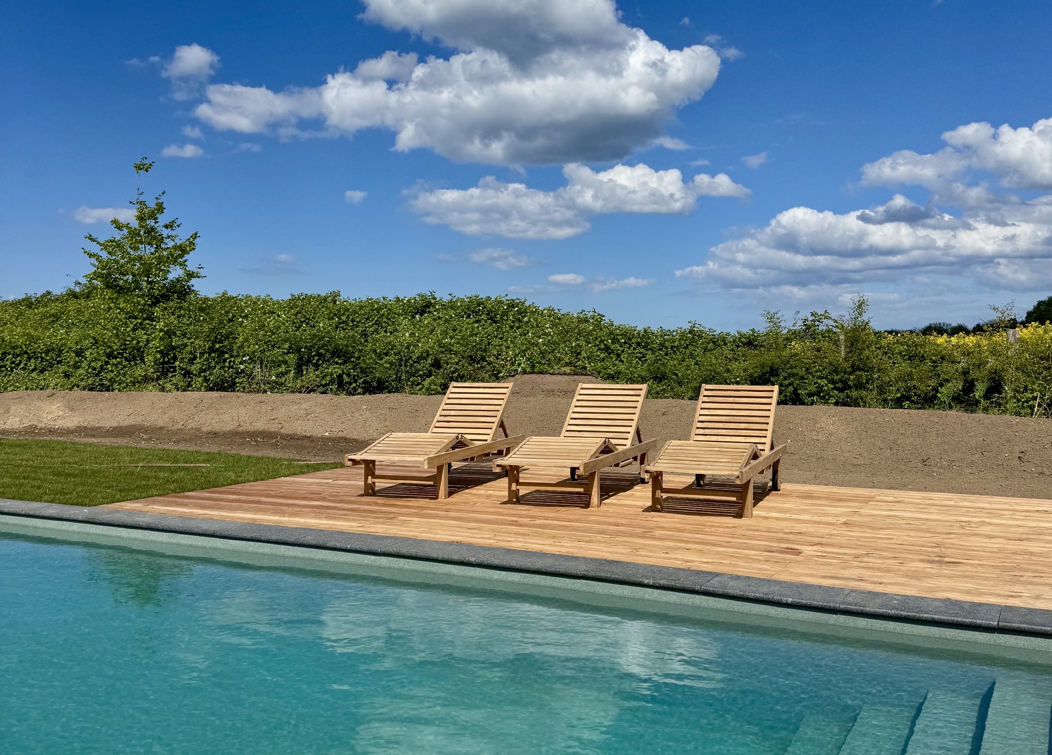 Gerade fertiggestellt: der Pool exklusiv für Haus Hemingway